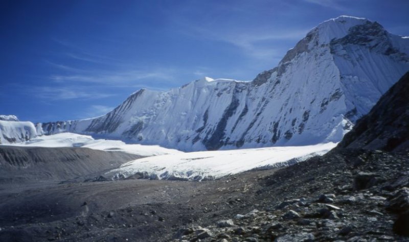 Sura Peak, with the complex rock barrier crossing the face. Photo: Jukka Tarkkala/Finnish Baruntse Expedition 1994.